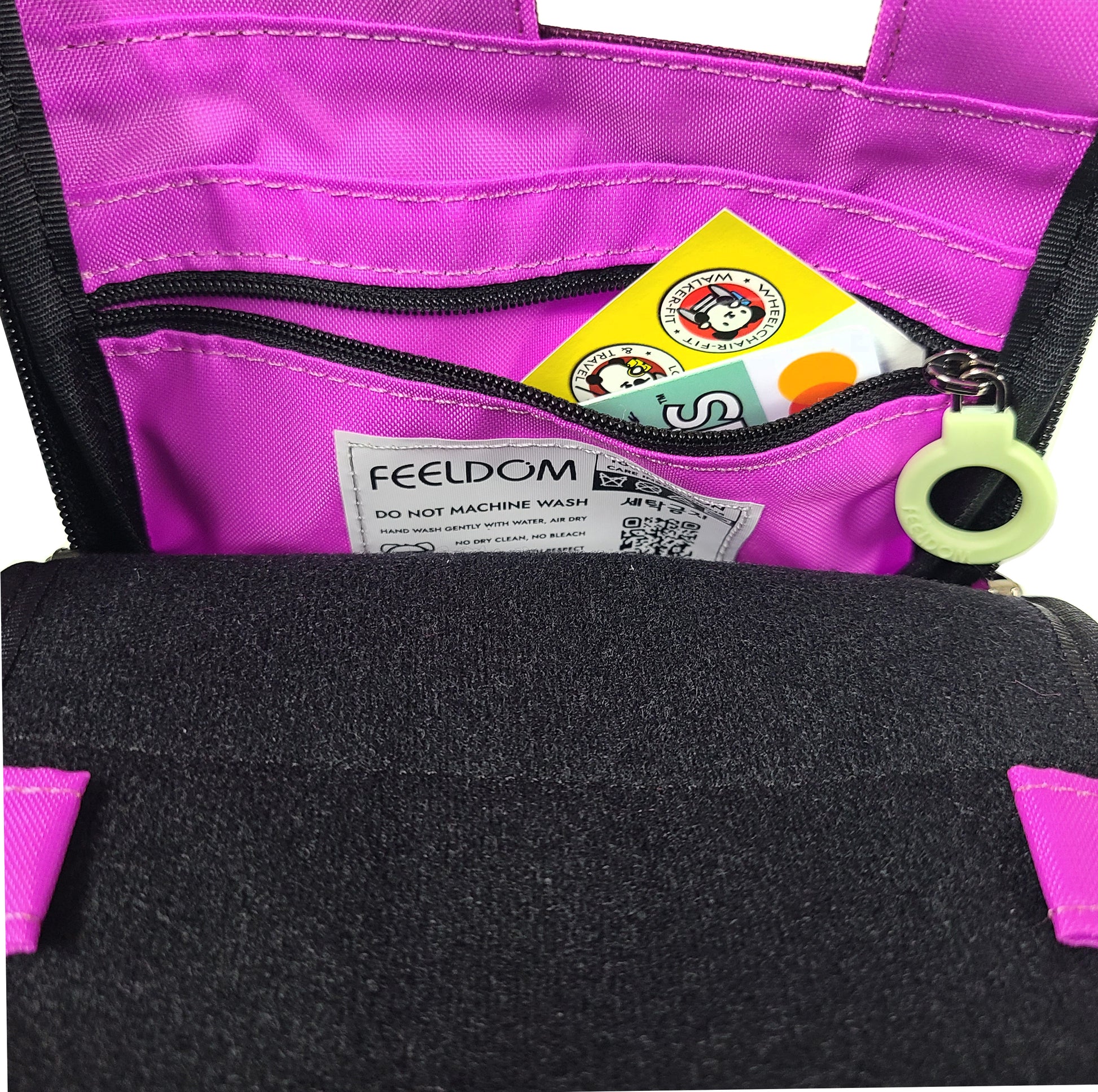 Close up of the inner zipper pocket in the Navi Badge pouch. A single zipper ring is zipped open to show a business card and a credit card inside, with plenty of room left over.